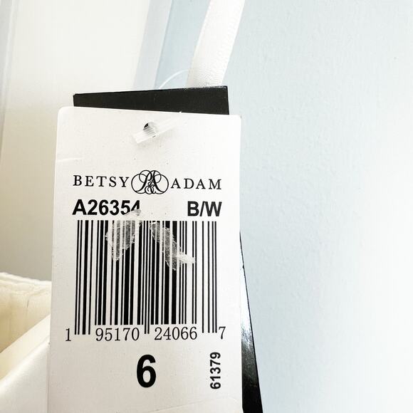 Betsy & Adam Long Scuba Crepe Sleeveless Gown Flower Trim Black White Size 6 NWT - Picture 8 of 13